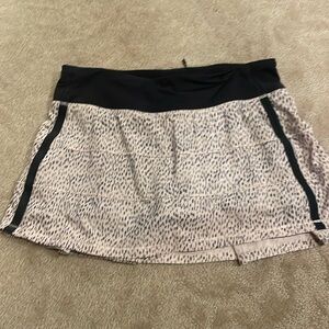 Lululemon rival tennis skirt 6 reg.